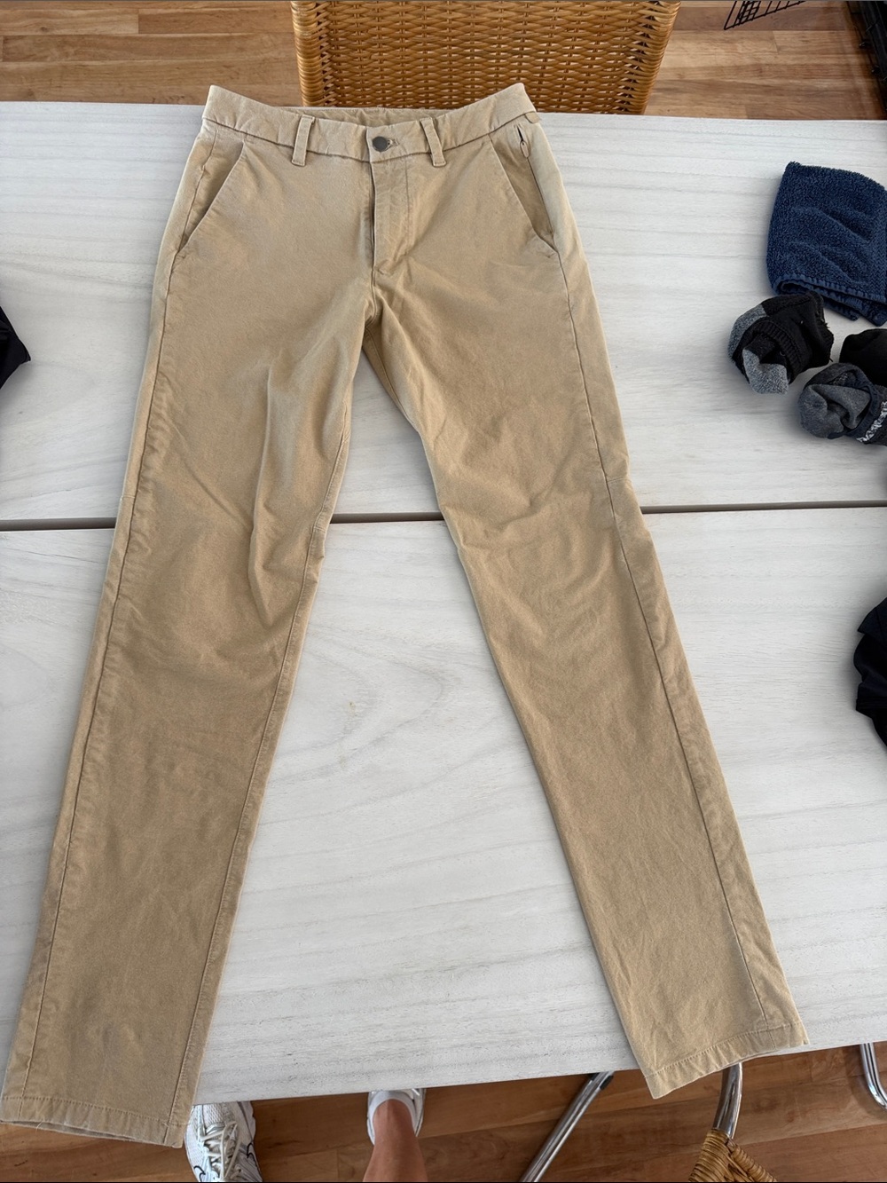 lululemon Commission Pants Classic Fit Men’s 28 Khaki Tan Stretch Chino Golf